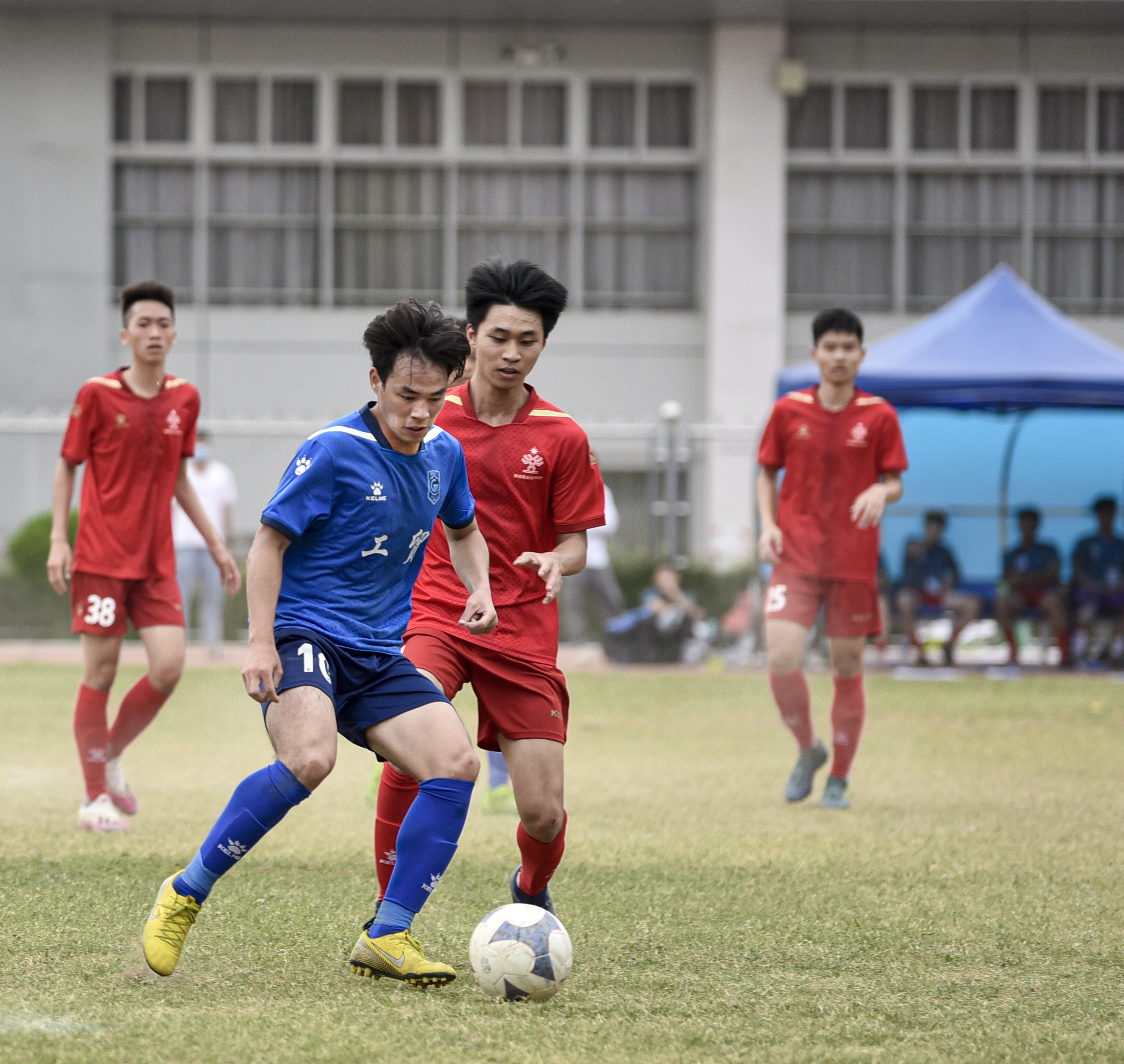 大学生足球比赛吸引全国目光