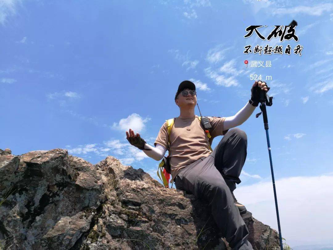 爱体育-立于高峰：两队争霸，谁将在巅峰之上独领风骚