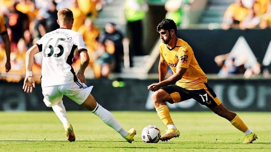 热刺大胜狼队，继续追赶前四