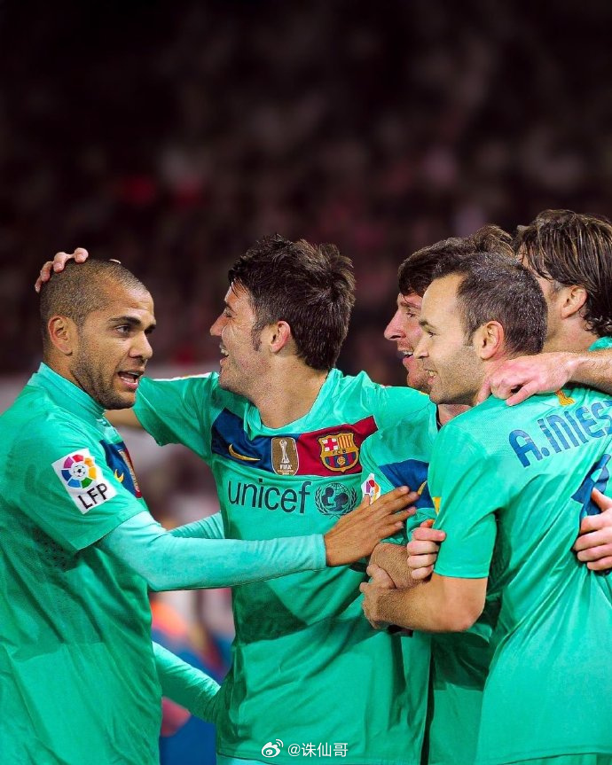 爱体育-巴塞罗那球员团结一心，赢得胜利