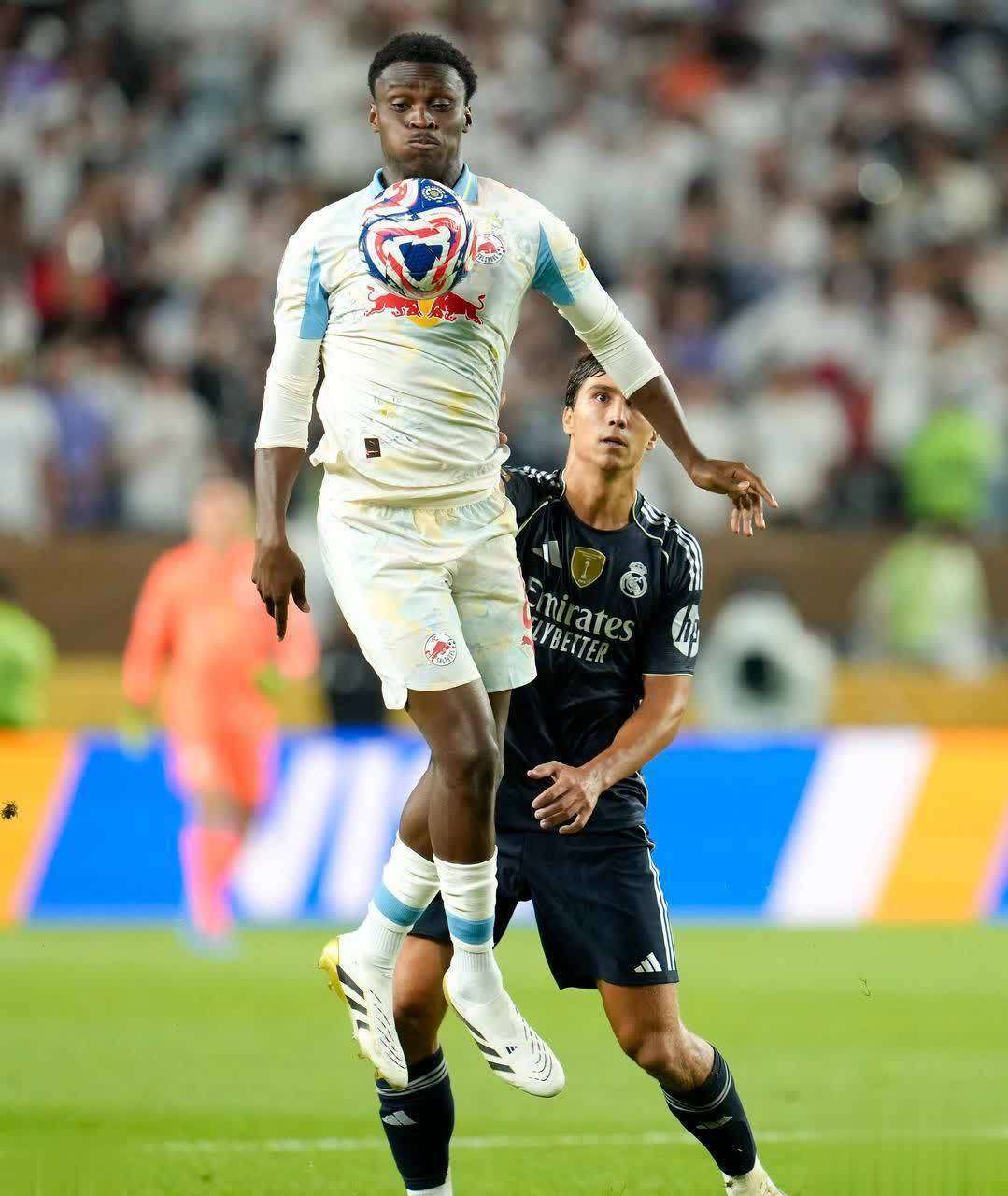 爱体育官方网站-萨尔茨堡主场告捷，小组赛成功晋级