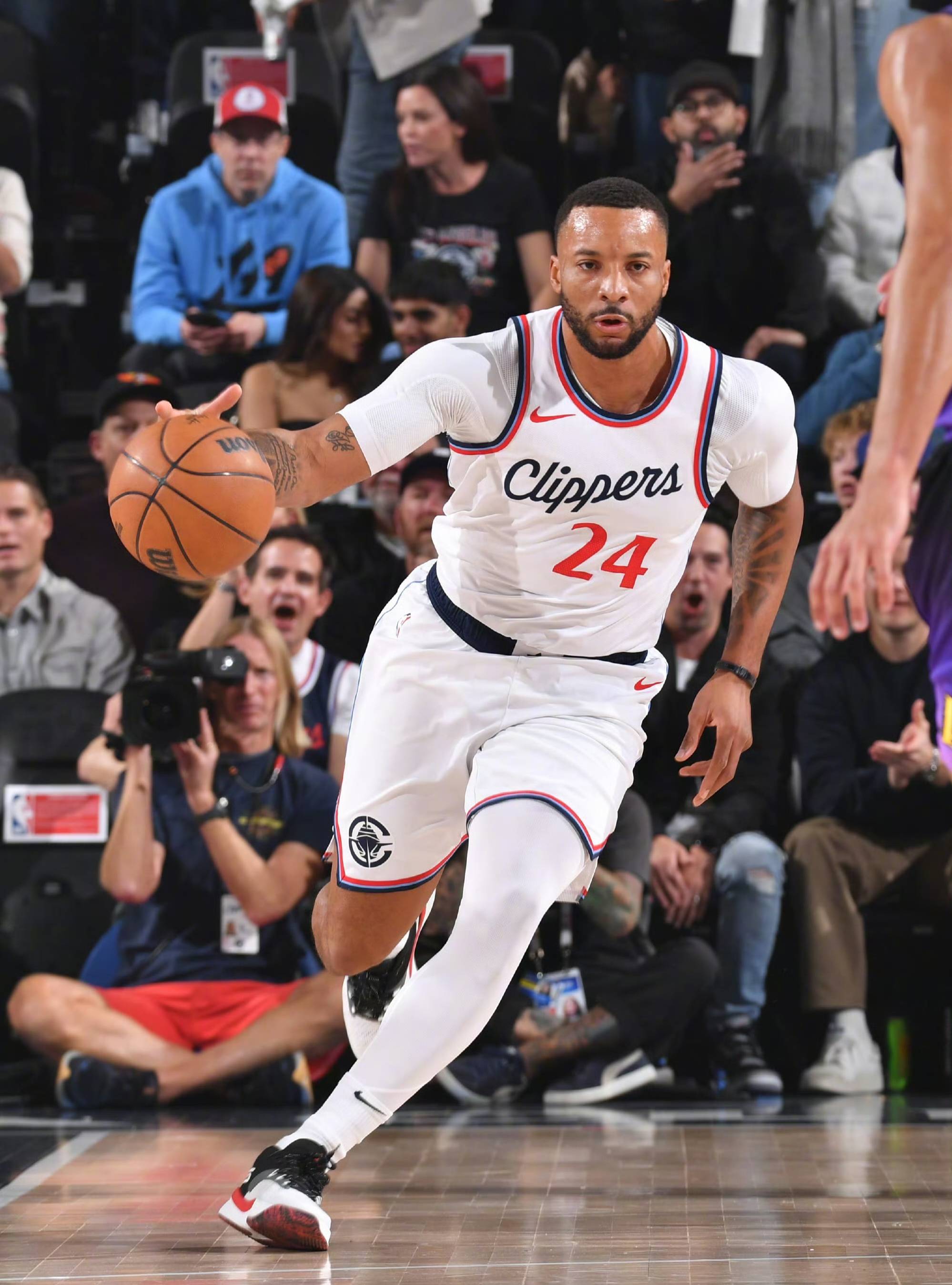 快船主场击败篮网，豪取七连胜