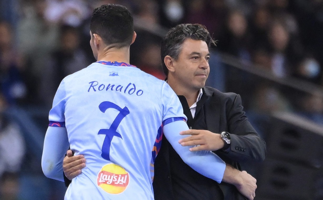 阿根廷球星转会巴黎，重塑法国豪门力量