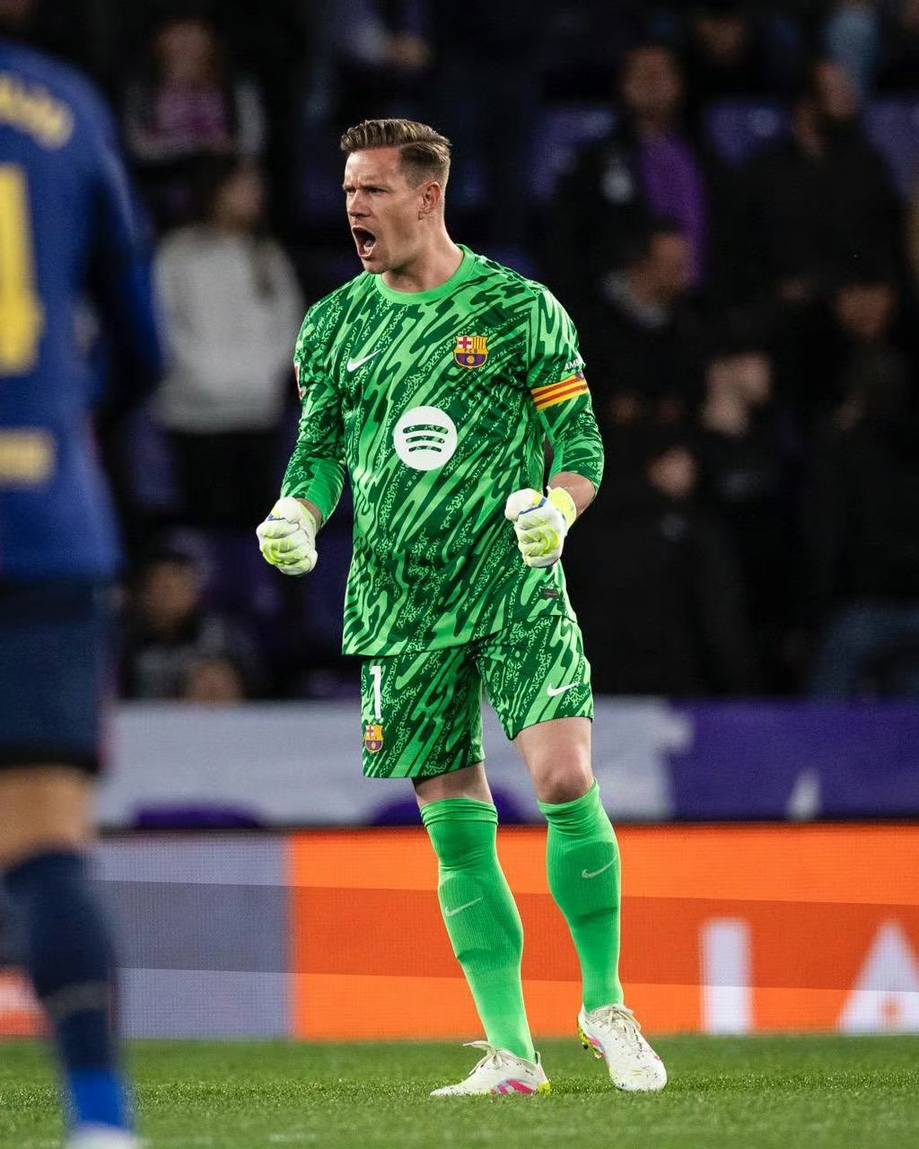 爱体育官方网站-巴拉多利德门将表现抢眼，获赞无数