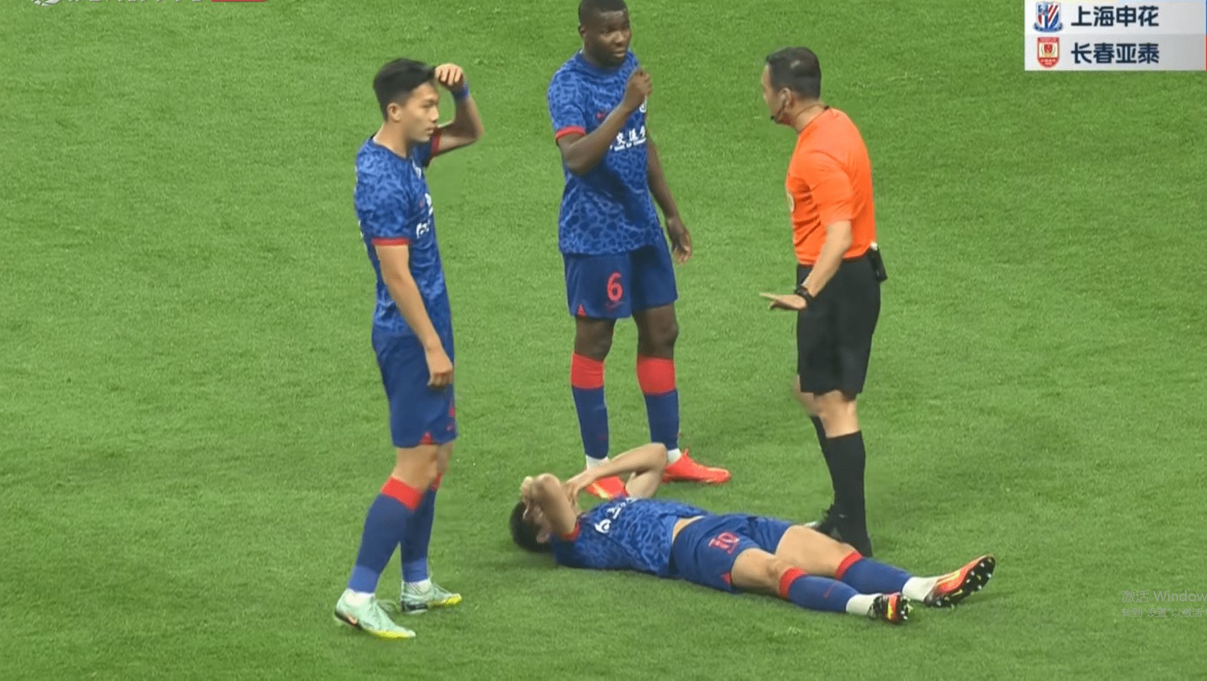 爱体育官方网站-后场球员跳出脱手三分球远射得手