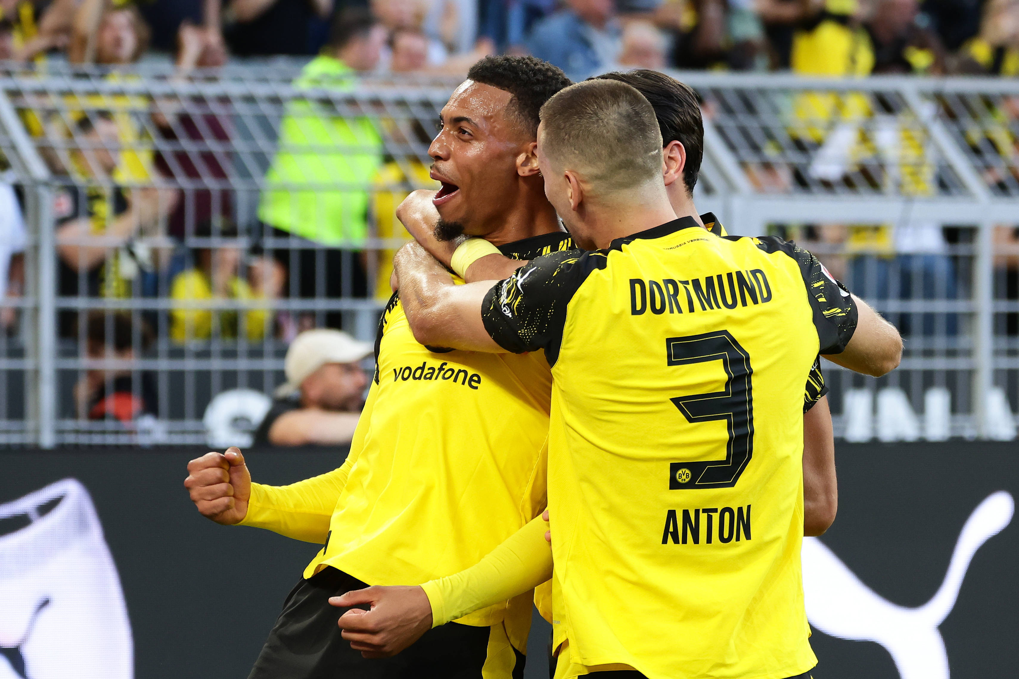 柏林联合球员赛后表现犹如一支军队