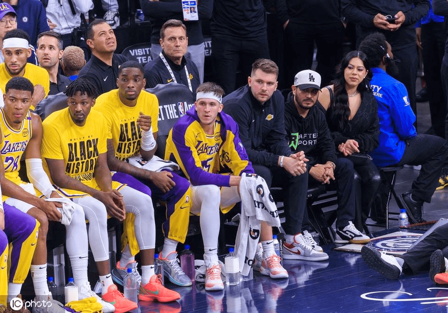 詹姆斯核心表现全面带队走向胜利