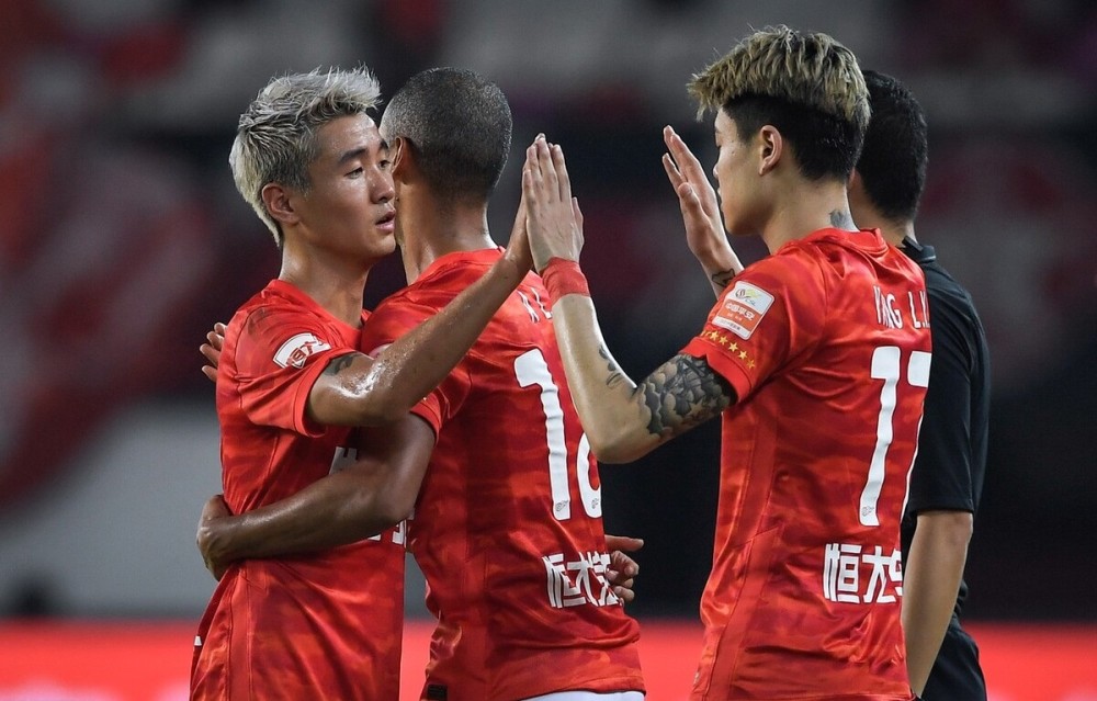 广东队主场大胜上海队，避免出现两连败的尴尬