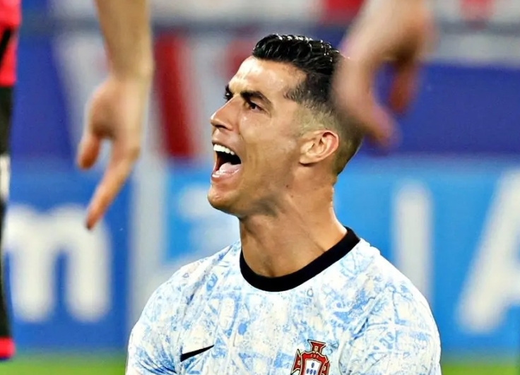 斯洛文尼亚摔跤选手实现逆袭，夺冠