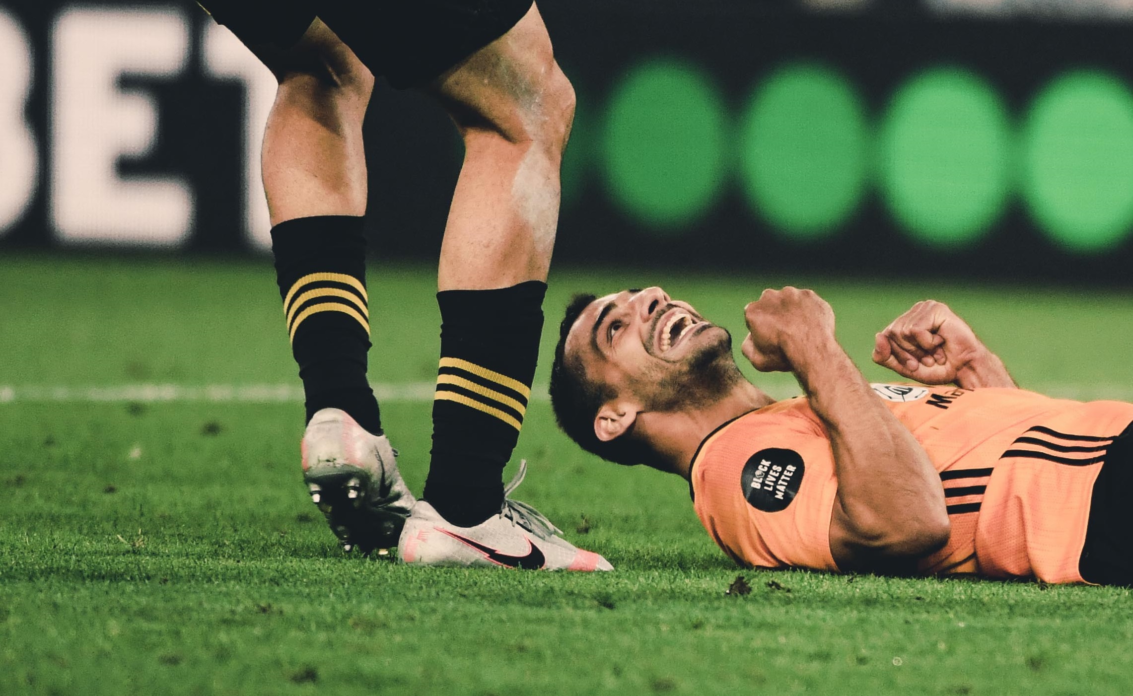 猛龙队客场完胜森林狼队,实现反超 猛龙队客场完胜森林狼队,实现反超