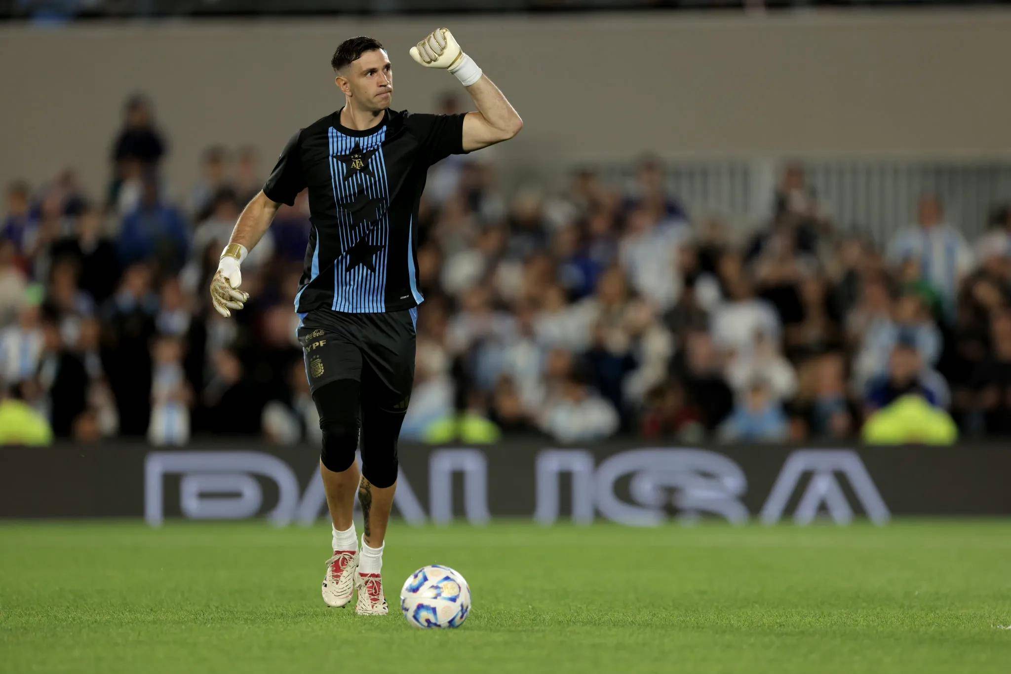 爱体育-阿根廷男子网球运动员纵横赛场，尽展风采