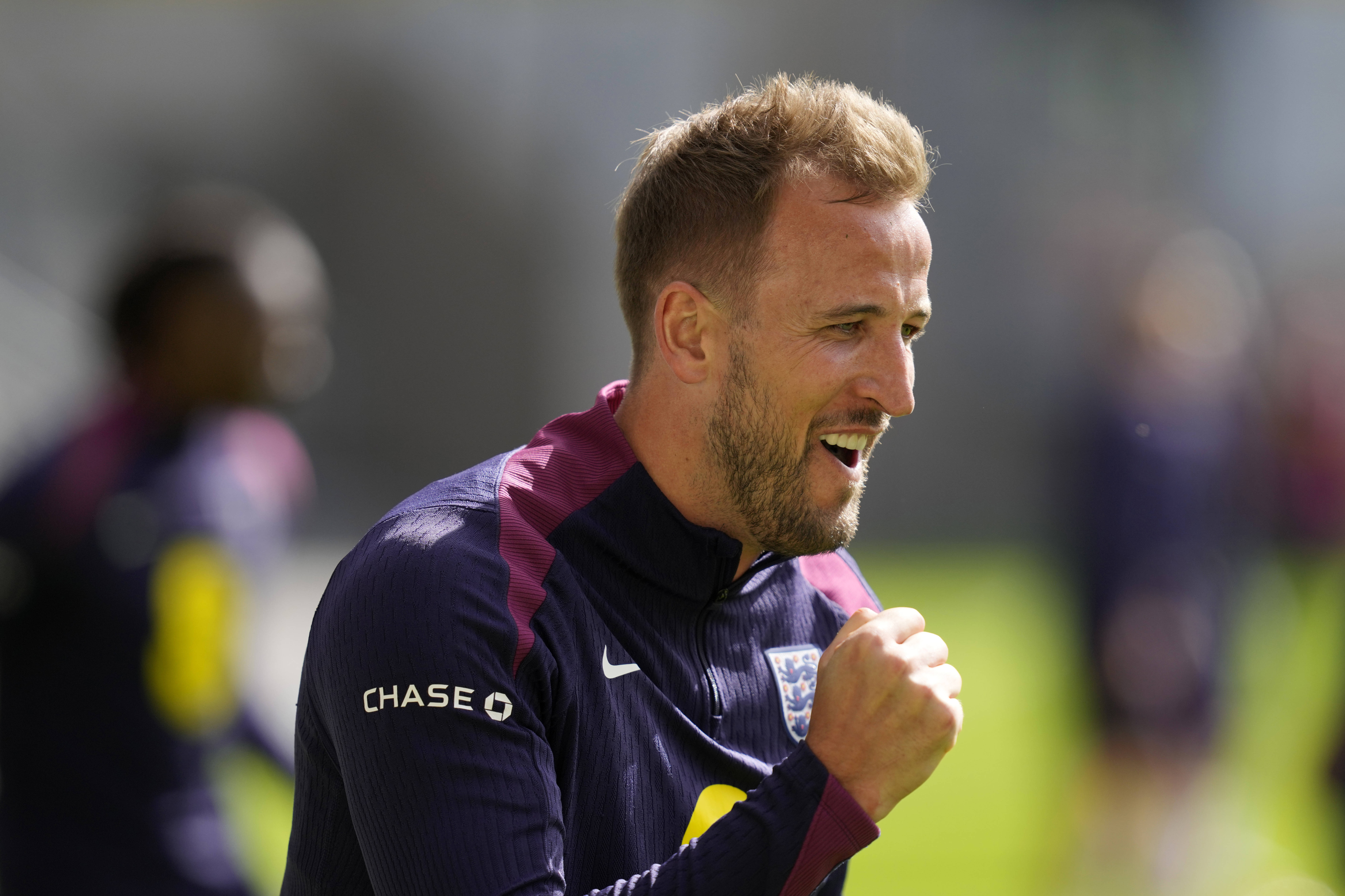 爱体育官网-英格兰队在比赛中表现出色,展现出了无与伦比的团队协作能力