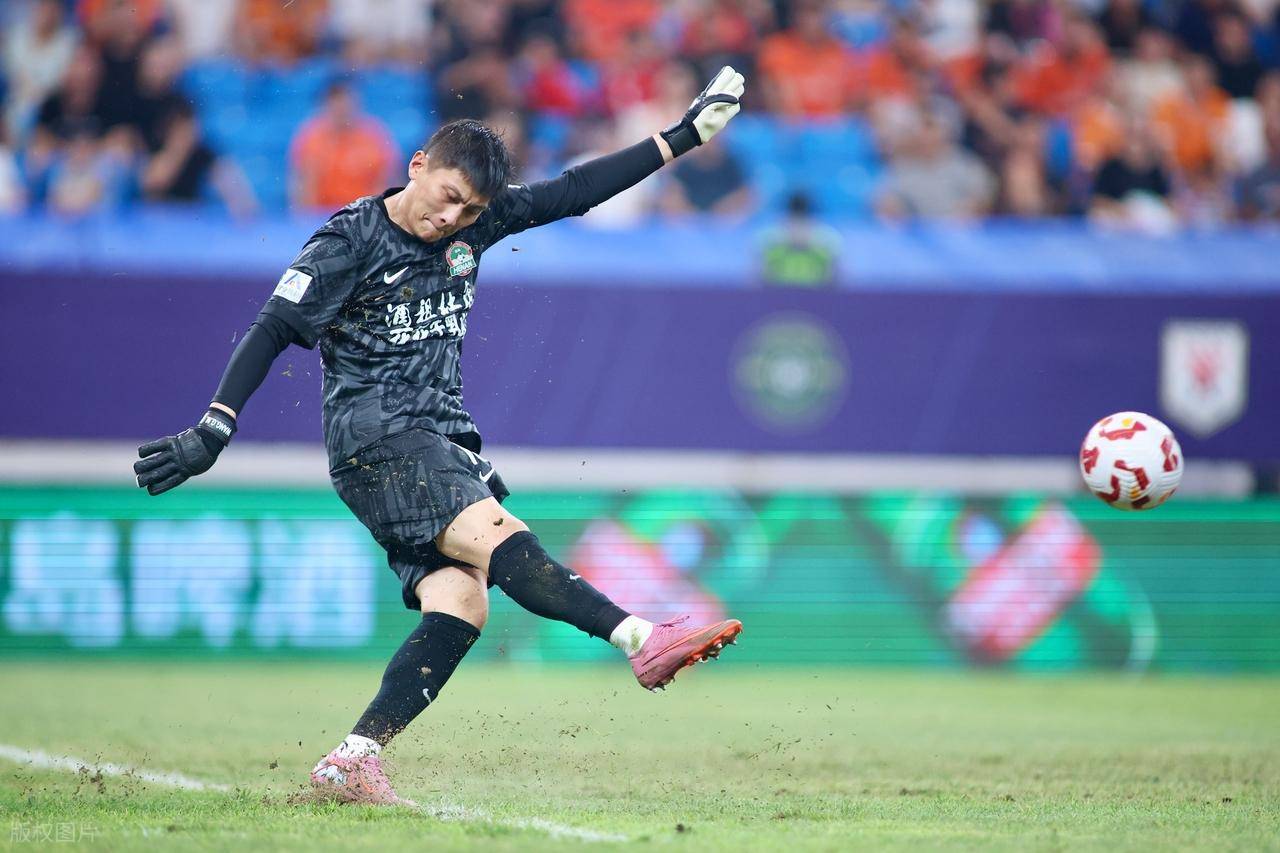 国安神勇客场，领先鲁能两分