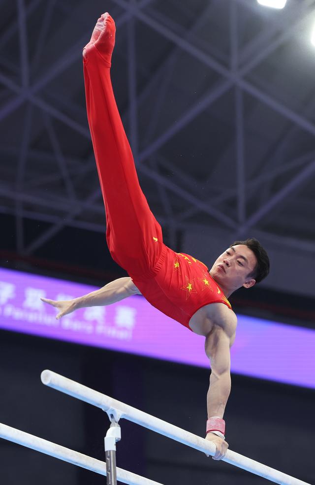 爱体育官方网站-体操选手陈一蓬获得双杠冠军