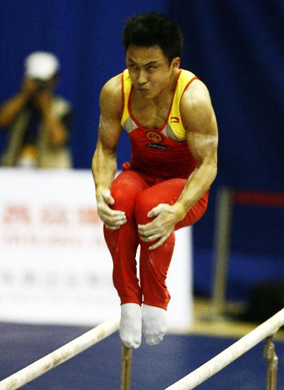 体操选手陈一蓬获得双杠冠军