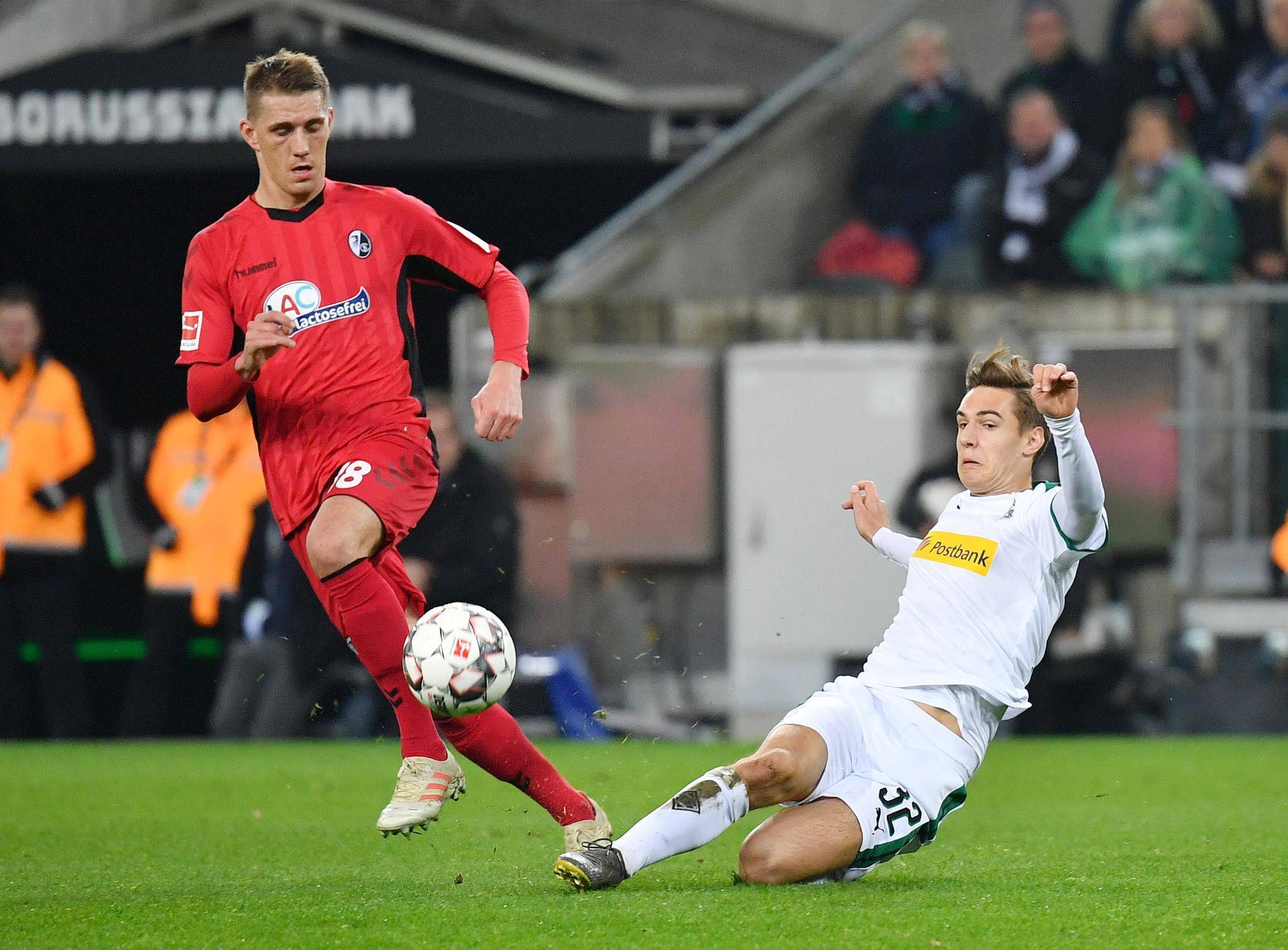 爱体育-沃尔夫斯堡队防线漏洞暴露，前途堪忧