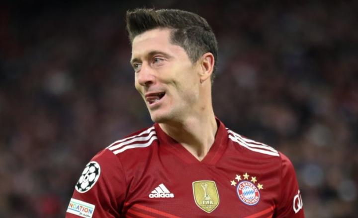 爱体育官网-阿贾克斯险胜,莱万多夫斯基破坏平局