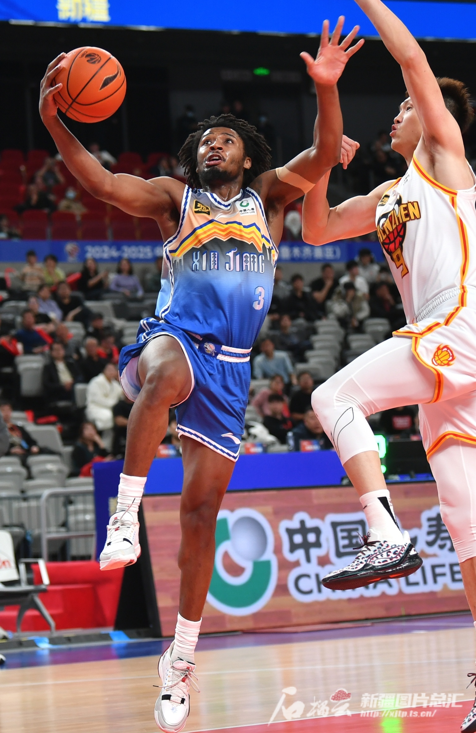 爱体育官方网站-新疆男篮迎来连胜，击败对手稳固排名前三