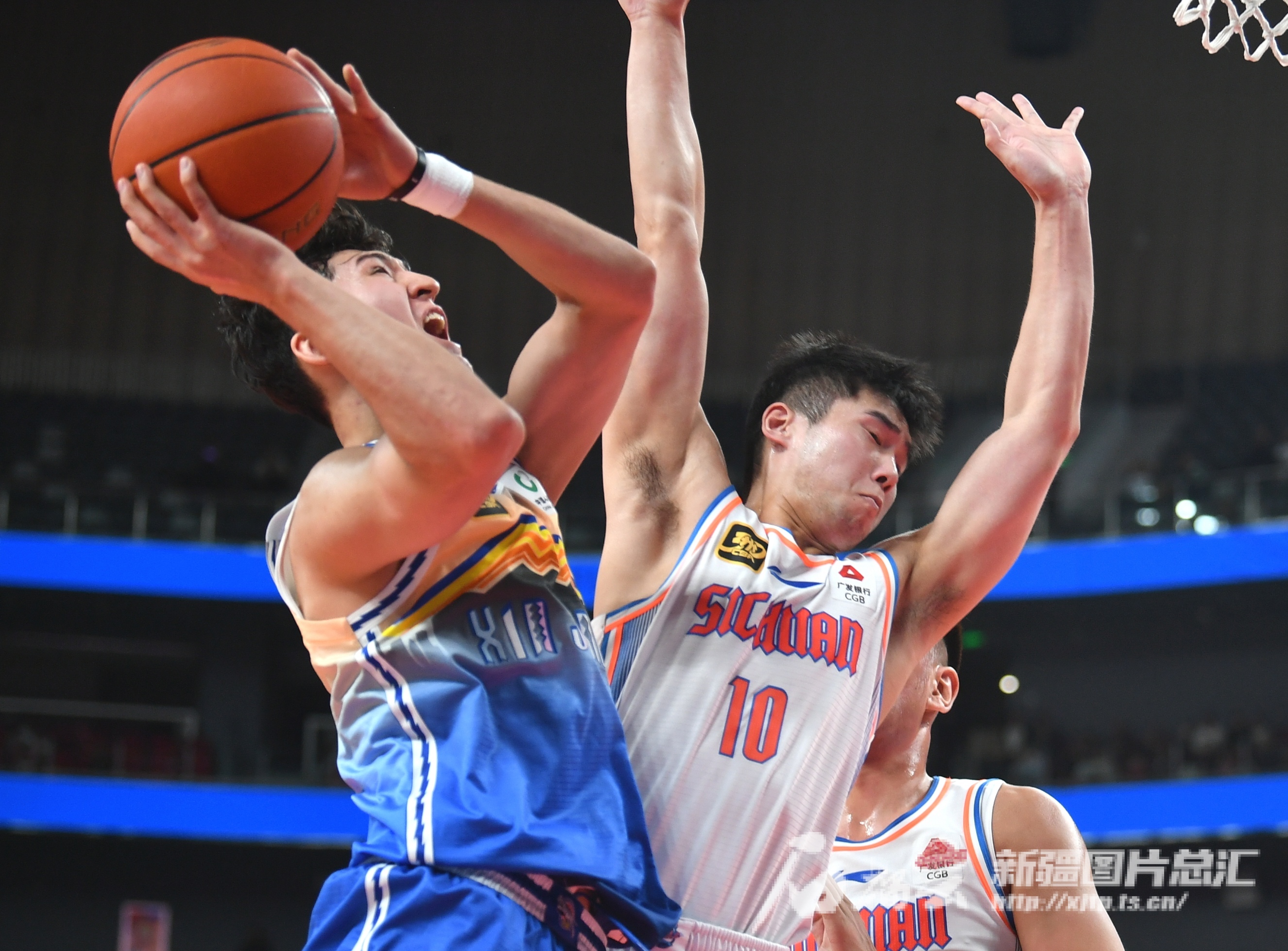 新疆男篮迎来连胜，击败对手稳固排名前三