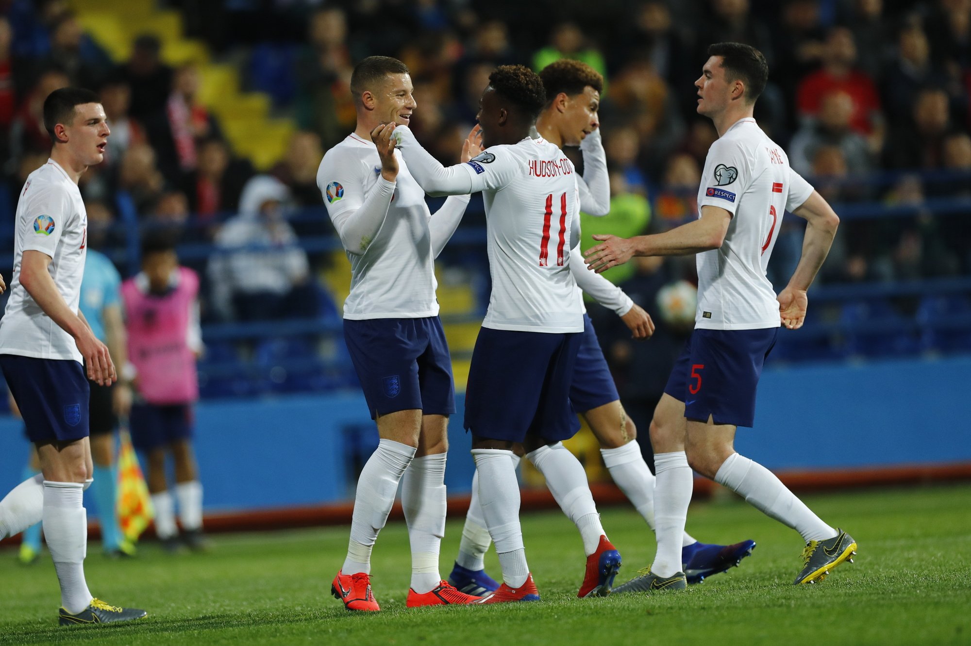 爱体育官网-英格兰大凯希腊完胜，欧预赛风云变幻不已