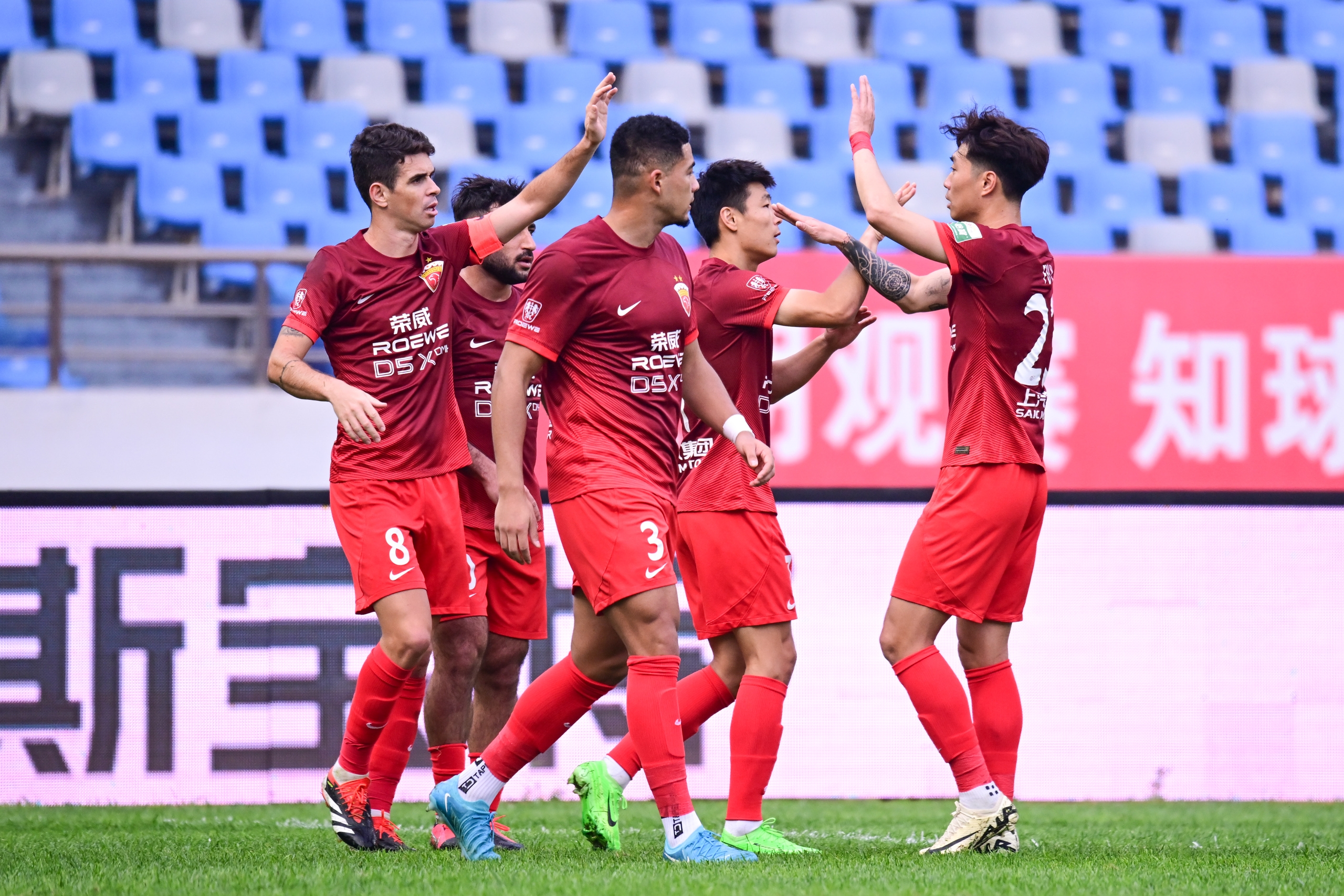 中超比赛上演精彩大战