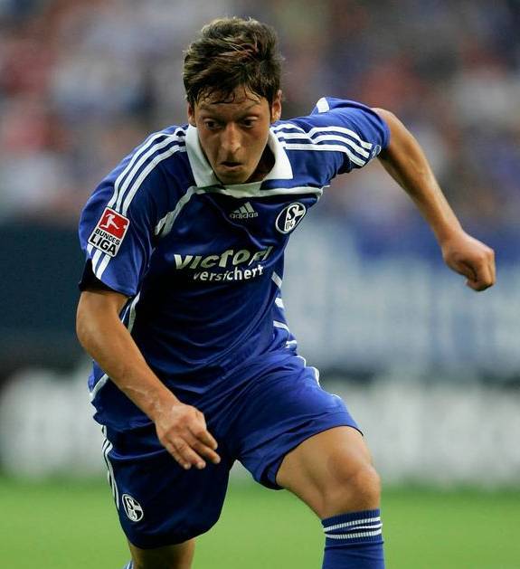 爱体育官网-沙尔克04再战胜对手,赢得球迷好评