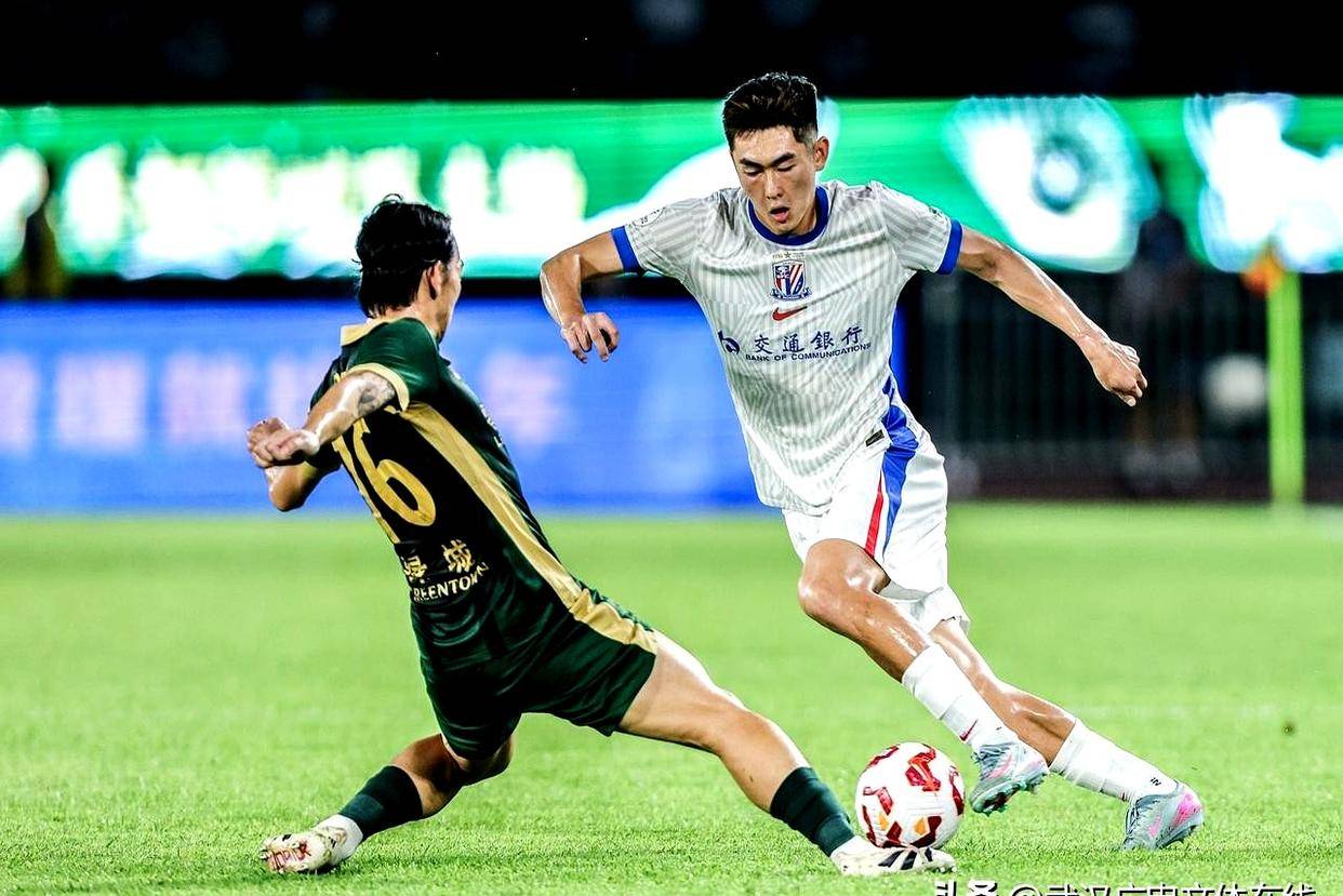 爱体育-上海上港主场大胜，继续稳坐积分榜第一