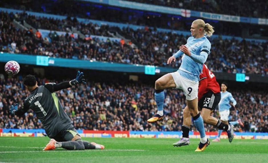 埃尔切门将神勇扑救，力保球门不失