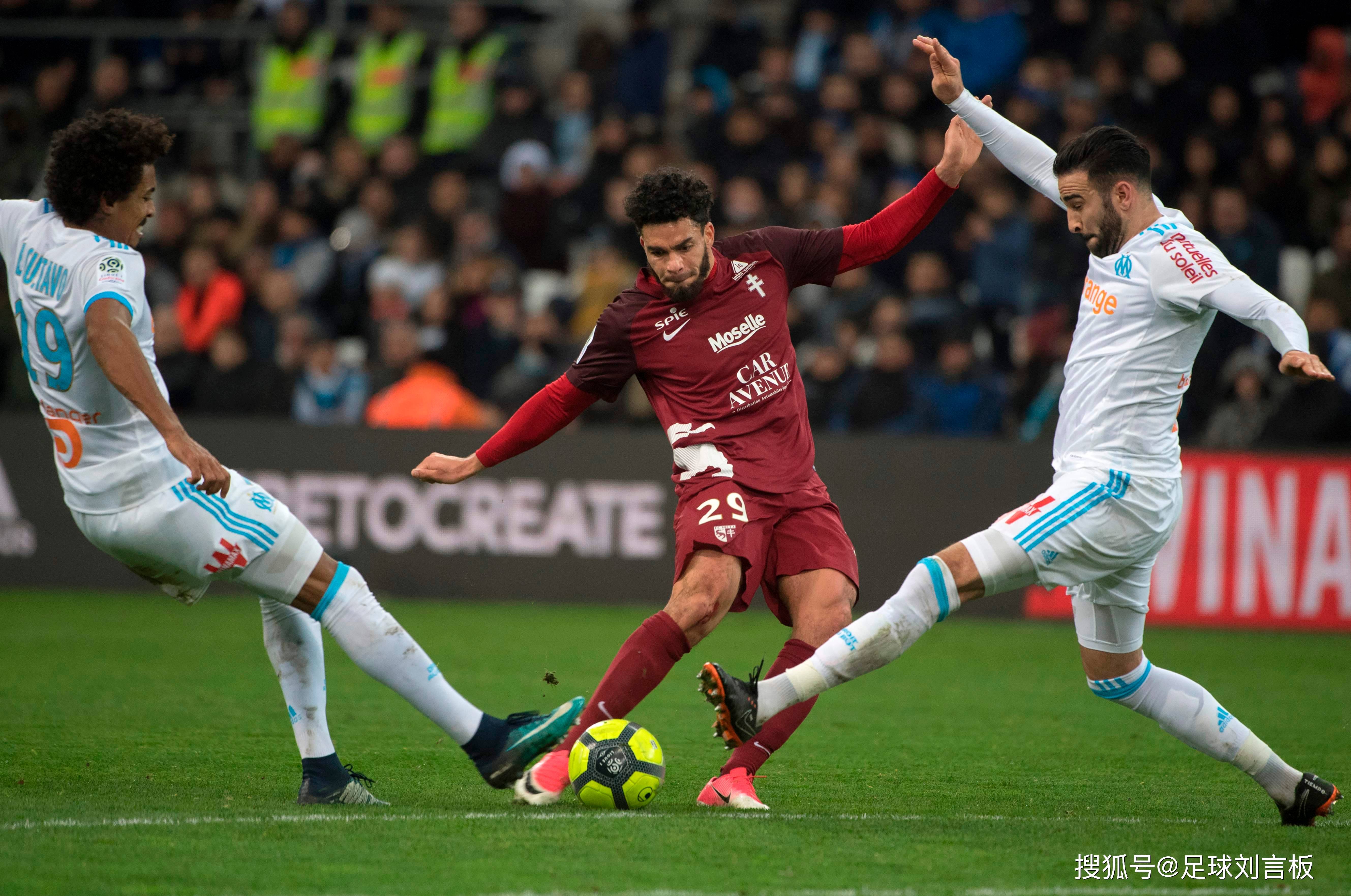 爱体育官方网站-圣埃蒂安战胜对手，全队振奋