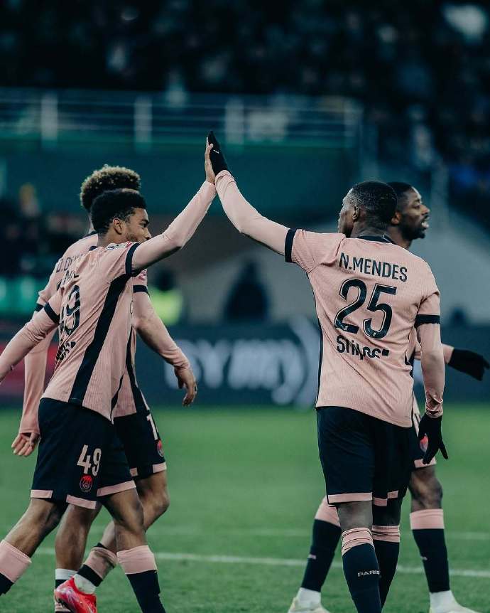 圣埃蒂安实现连胜，领先其他球队