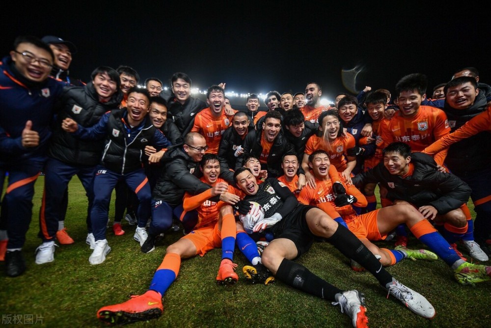 莱切斯特城大胜布里斯尔城，全队虎视眈眈瞄准冠军