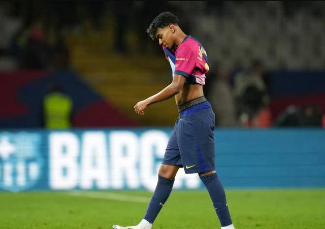 巴塞罗那球员受伤退出下场比赛 巴塞罗那球员受伤退出下场比赛