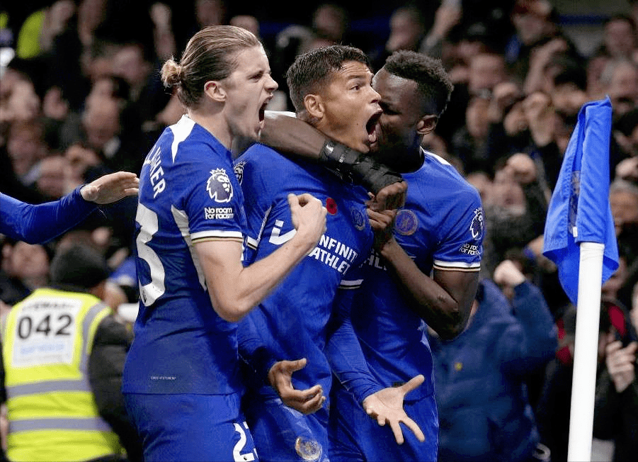 狼队主场逼平对手，铁血斗志显现字符