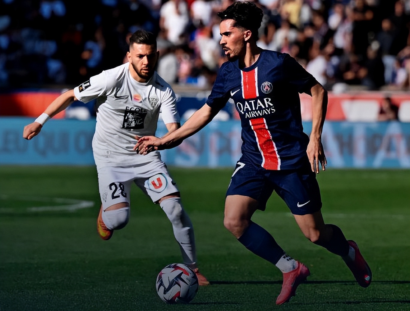 一场精彩胜负！门兴巴黎击败蒙彼利埃