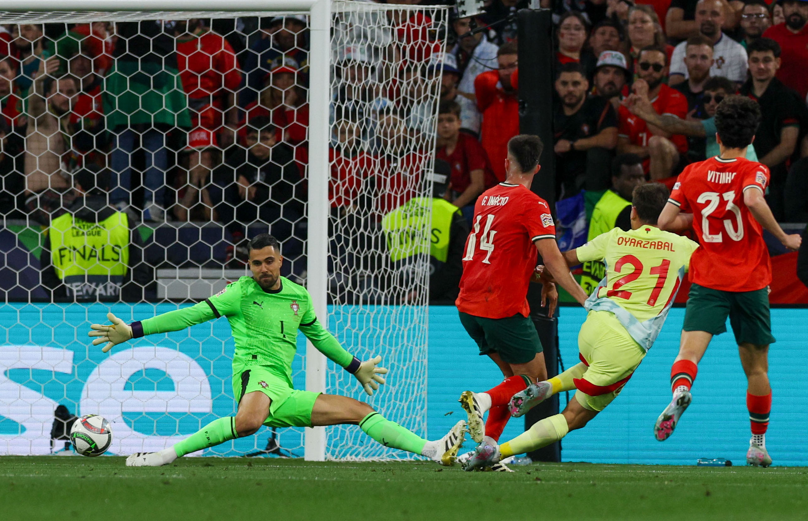 爱体育官网-葡萄牙女足队以实力征服赛场，赢得掌声