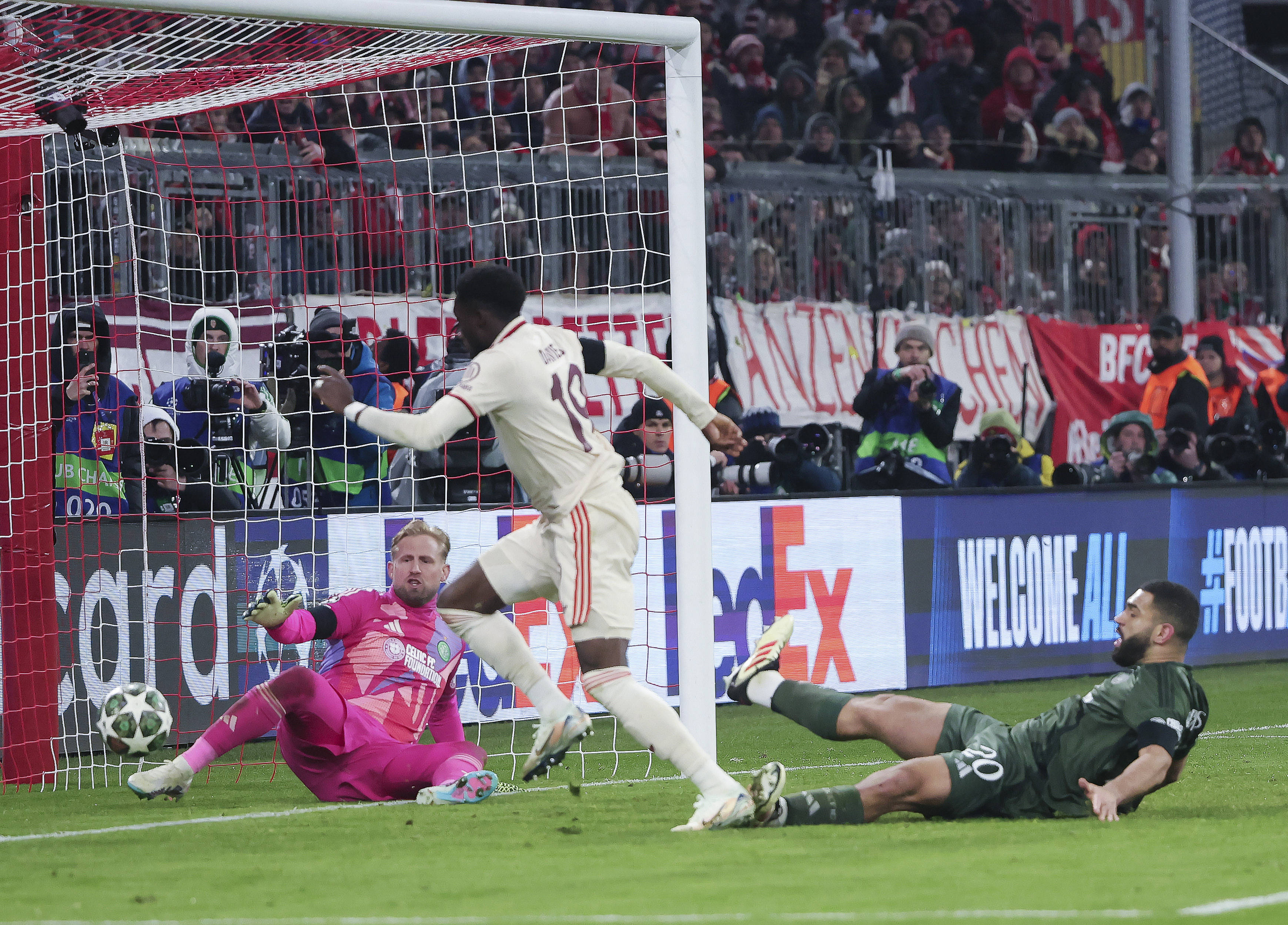 爱体育-AC米兰遭遇惨败，欧冠资格悬念难解