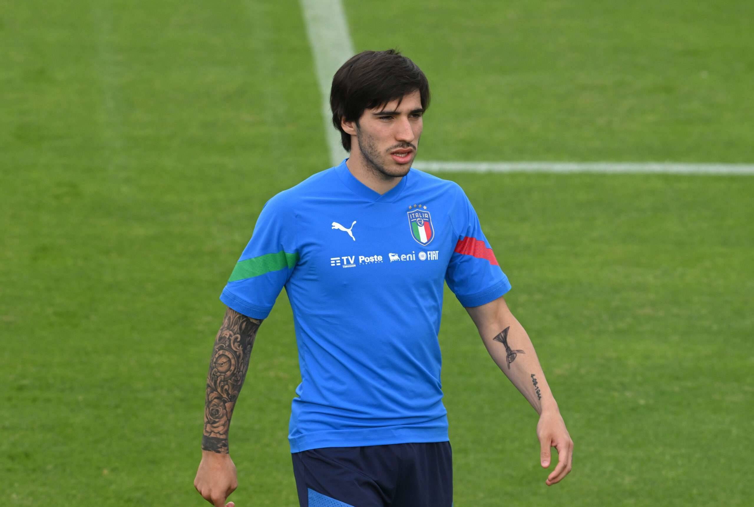 爱体育官网-意大利足坛震撼之战，全球足球狂热势在必得