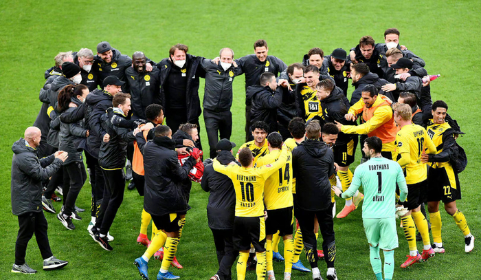 美因茨客场不敌多特蒙德，保级压力加大