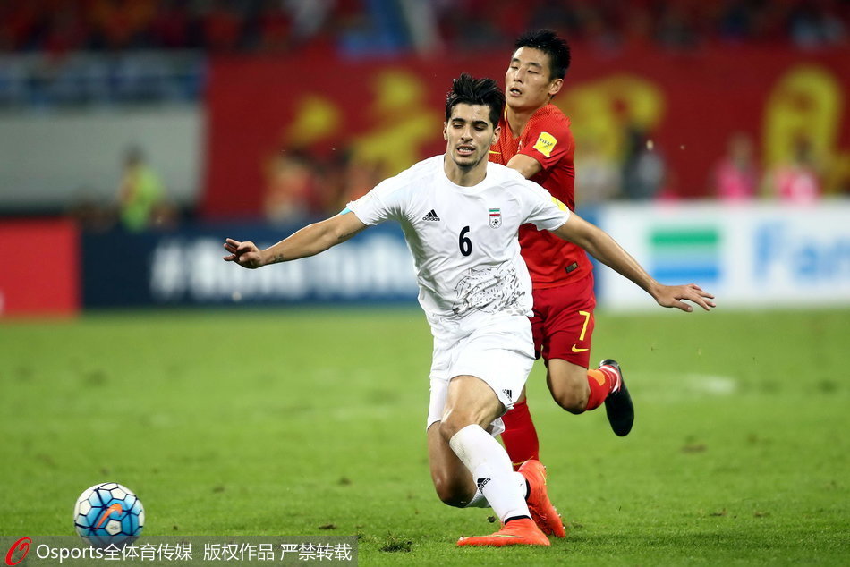 爱体育-罗马尼亚队临危受命，点球战憾胜英格兰挺进总决赛！