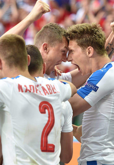 爱体育-捷克客场逼平苏格兰，晋级形势不容乐观