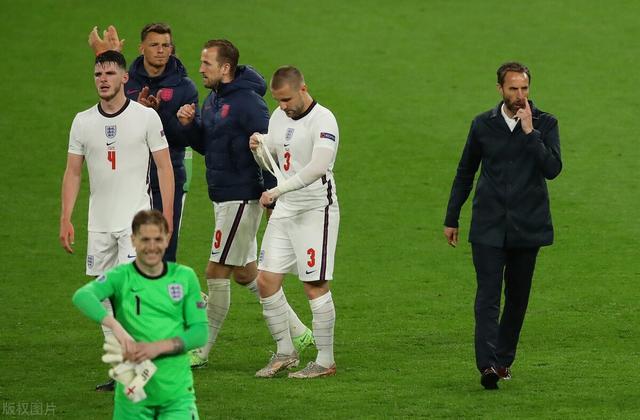 捷克客场逼平苏格兰，晋级形势不容乐观