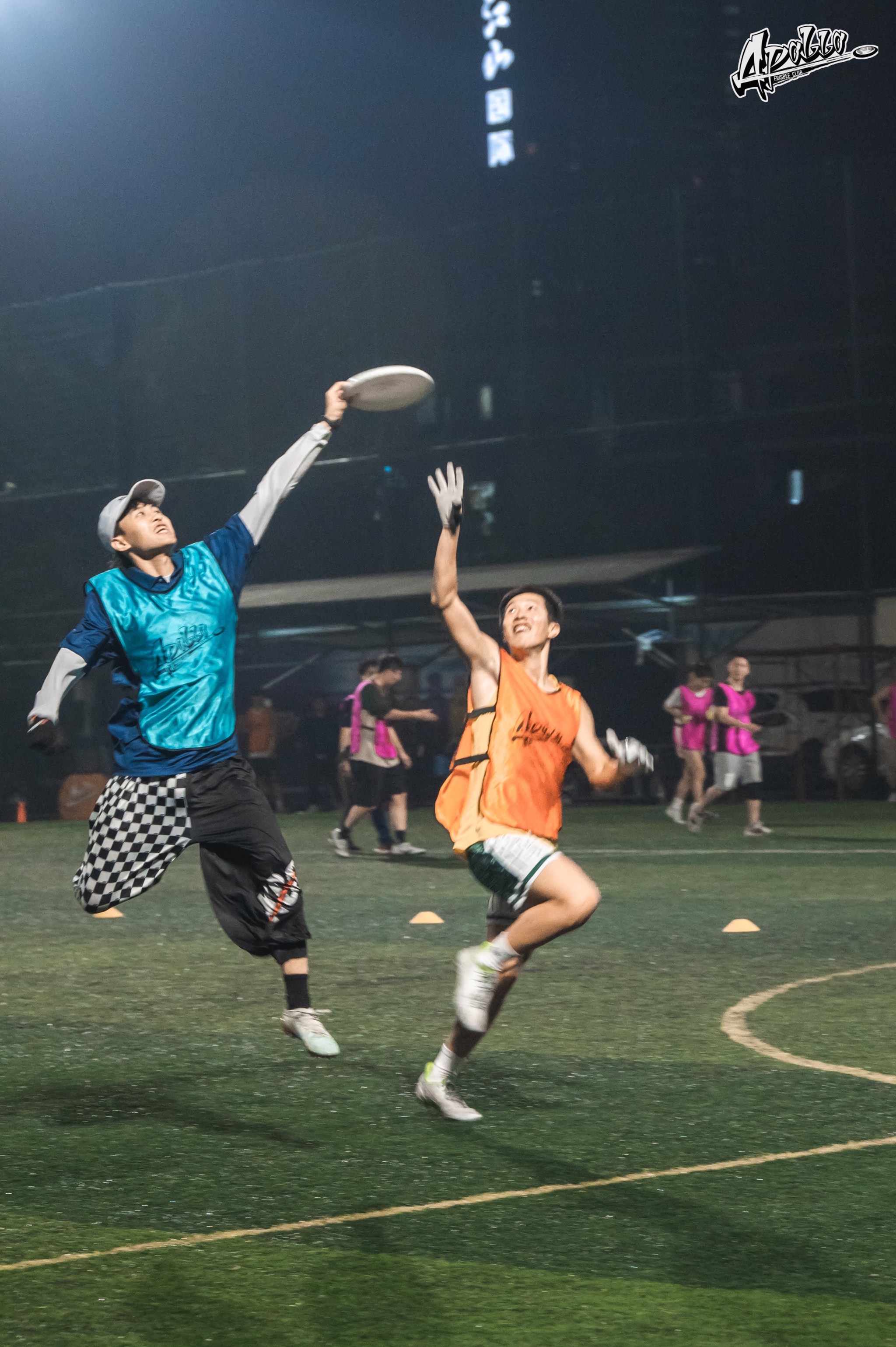 爱体育-热血澎湃，球场上的豪情表现