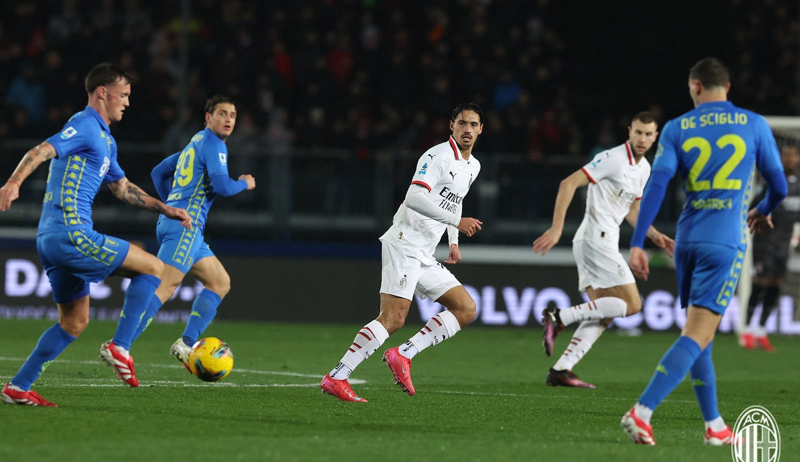 AC米兰惨遭逆转,错失领先优势 AC米兰惨遭逆转,错失领先优势