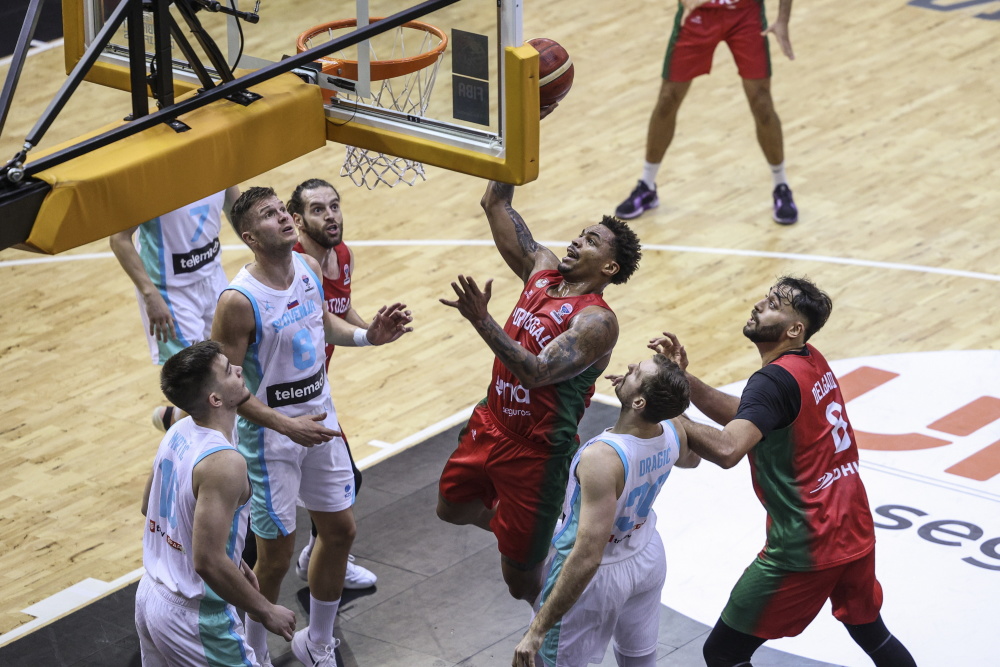 斯洛伐克客场不敌亚美尼亚,欧洲杯预选赛竞争激烈 斯洛伐克客场不敌亚美尼亚,欧洲杯预选赛竞争激烈