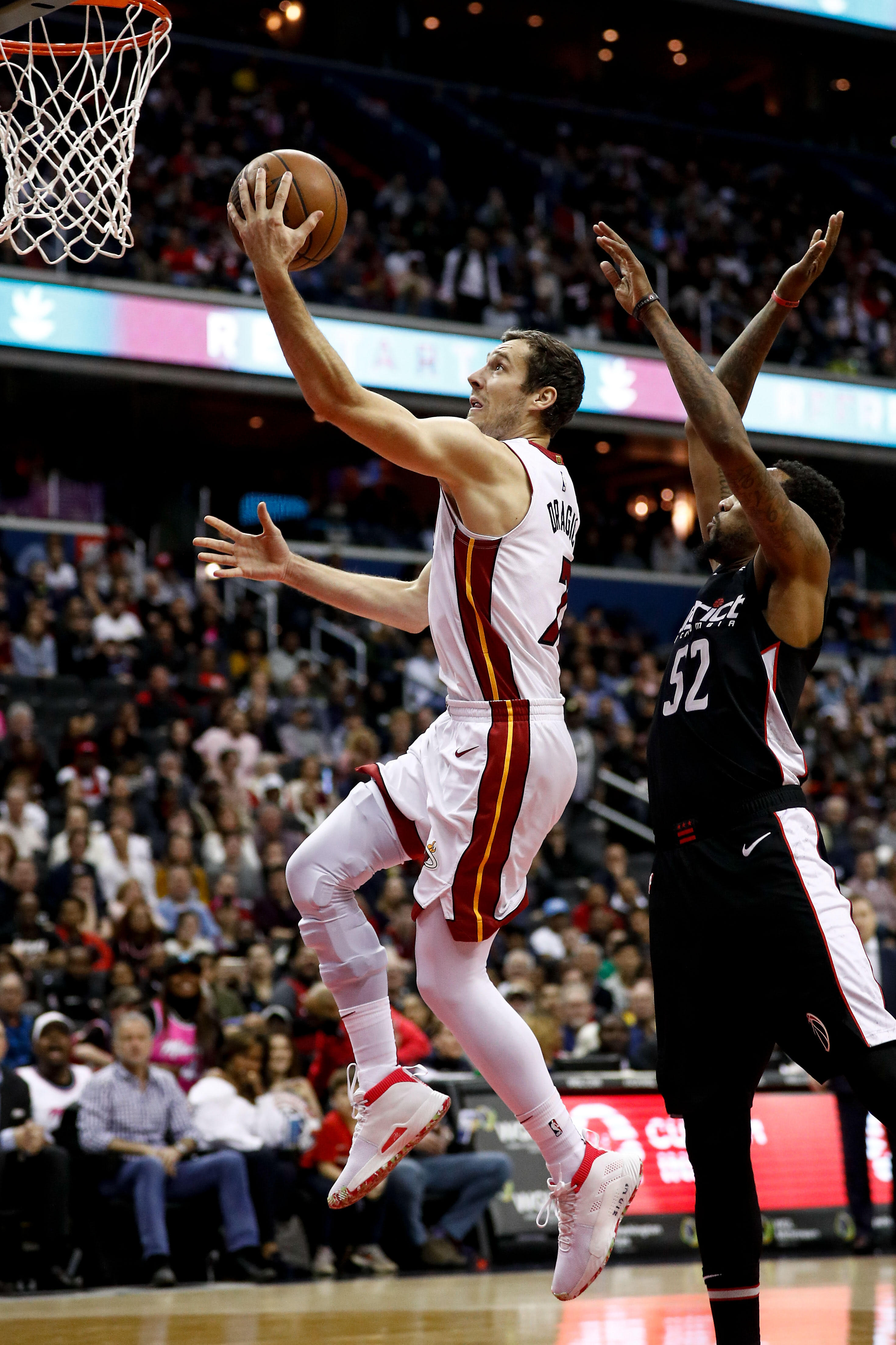 爱体育官网-约翰逊夏日篮球比赛取得骄人成绩