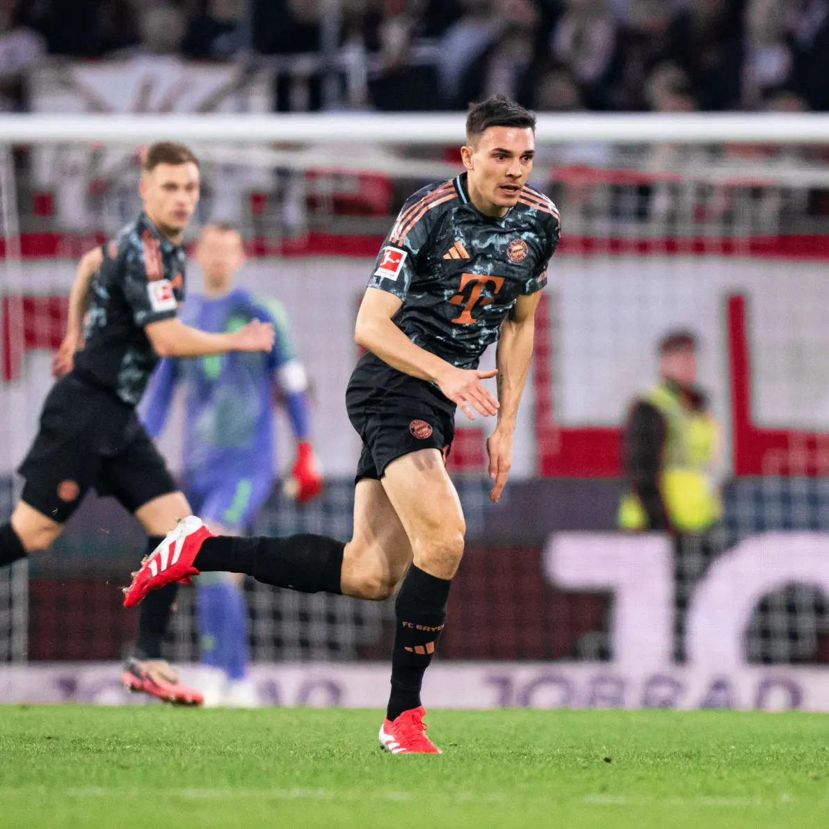 爱体育官网-弗赖堡客场小胜汉堡，取得开门红赛季瞩目